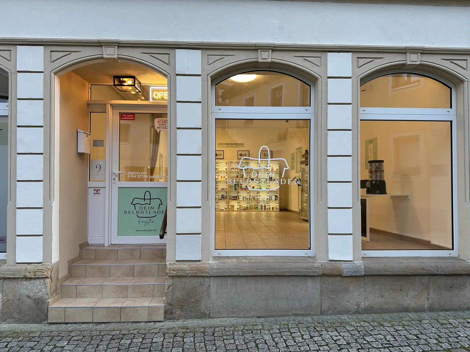 Ladenfront des SELBSTLADEN in der Pirnaer Str. 9 in Königstein